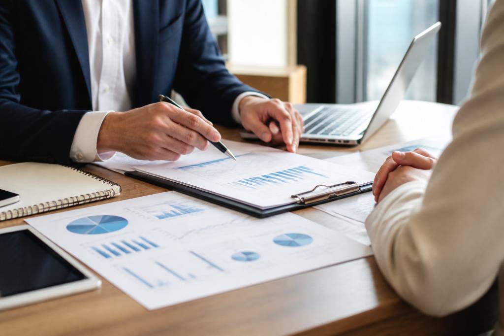 Comment investir dans les fonds obligataires en 2026 : avantages, risques et fiscalité à maîtriser